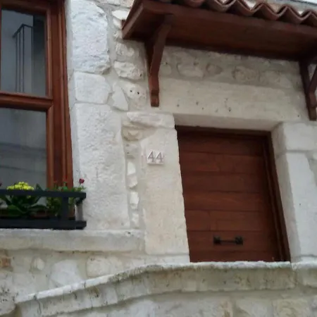 Donna Maria Bed & Breakfast *